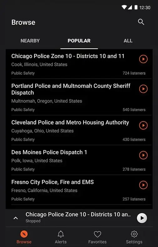 The app's Browse tab lists public-safety radio feeds with NEARBY, POPULAR and ALL tabs, showing entries such as Chicago Police Zone 10, Portland Police and Multnomah County Sheriff Dispatch and Fresno City Police, Fire and EMS, each with its county and state, a Public Safety label, a listener count and a play button.