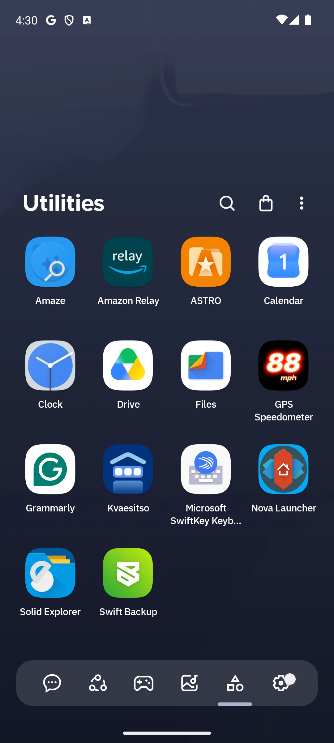 Smart Launcher app page showing apps sorted automatically into a Utilities category, with category tabs along the bottom
